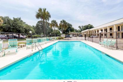 Days Inn by Wyndham Little River - image 8