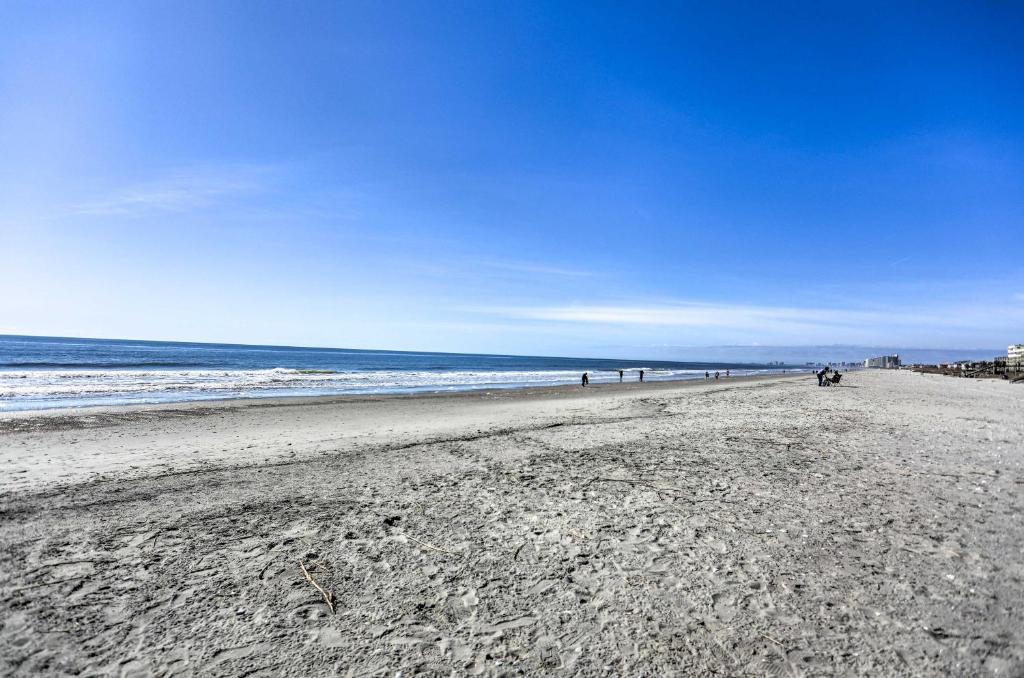 Studio with Pool - 4 Mi to Cherry Grove Beach! - image 3