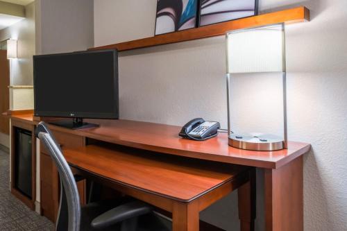 Courtyard by Marriott Little Rock Downtown - image 3