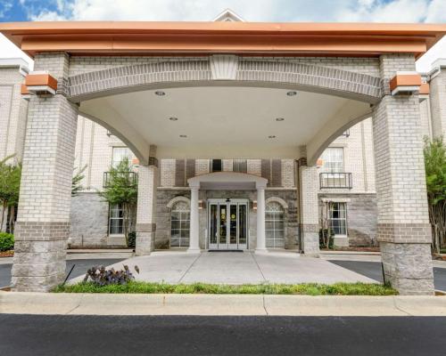 Quality Inn & Suites West - main image