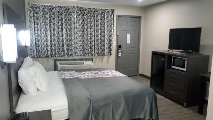 Crescent Park Motel & Suites - image 11