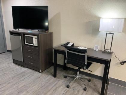 Crescent Park Motel & Suites - image 2
