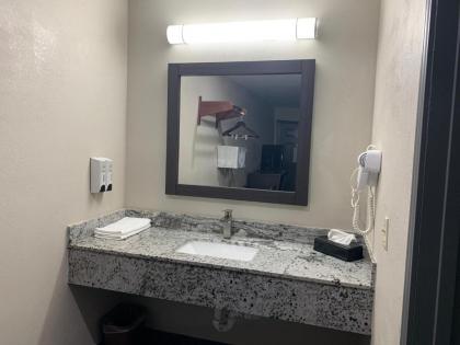 Crescent Park Motel & Suites - image 3