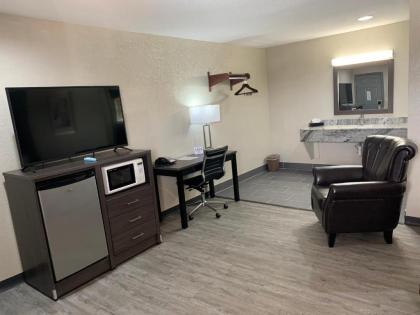 Crescent Park Motel & Suites - image 6