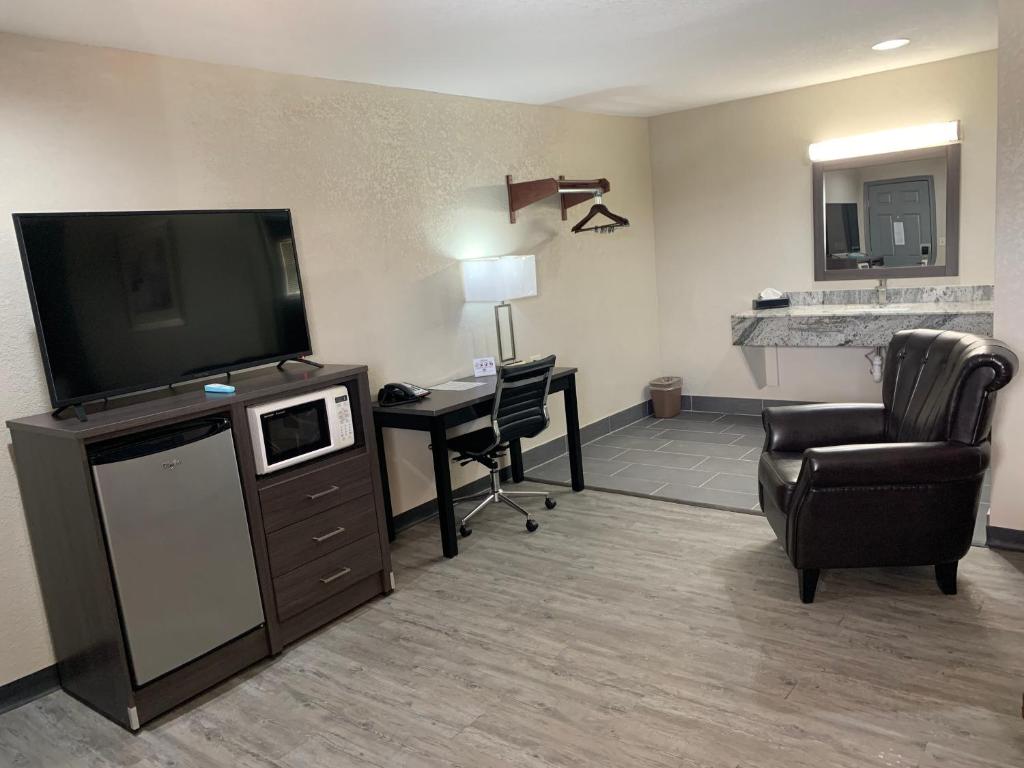 Crescent Park Motel & Suites - image 6