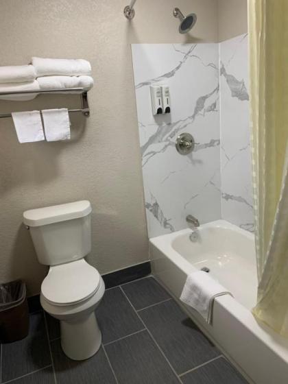 Crescent Park Motel & Suites - image 7