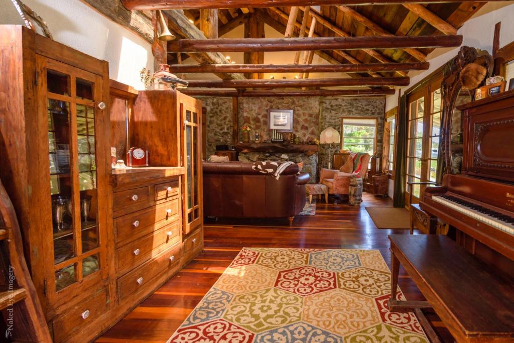 Buckhorn Bungalow - image 5