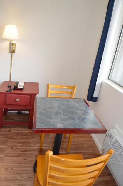 Springtown Inn - image 15