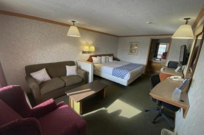 Rodeway Inn & Suites