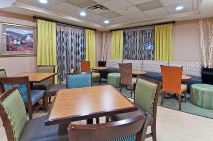 Hampton Inn Livingston - image 15