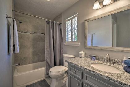 Lakefront Livingston Retreat with Porch and Kayaks! - image 10