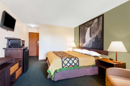 Super 8 by Wyndham Livingston - image 3