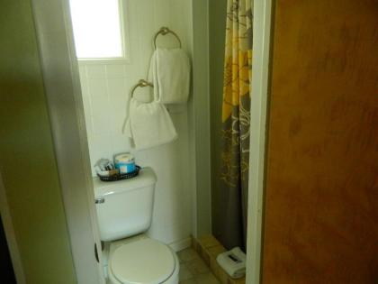 Country Motor Inn - image 11