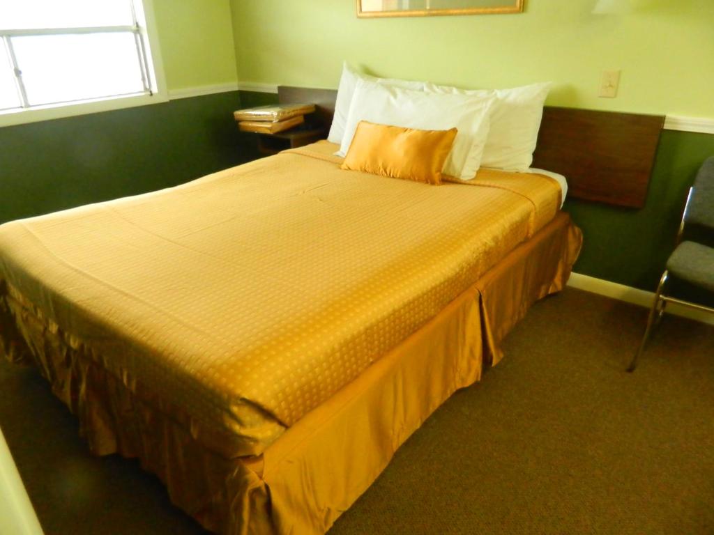 Country Motor Inn - image 4