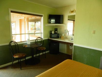 Country Motor Inn - image 9