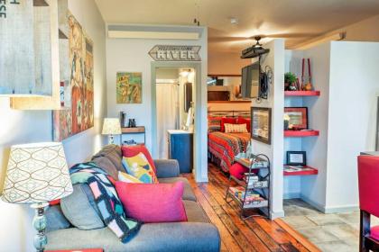 Walkable Studio Apartment in Downtown Livingston! - image 9