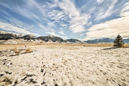 10-Acre Yellowstone Cabin with Stunning Mtn View - image 13