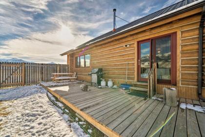 10-Acre Yellowstone Cabin with Stunning Mtn View - image 2