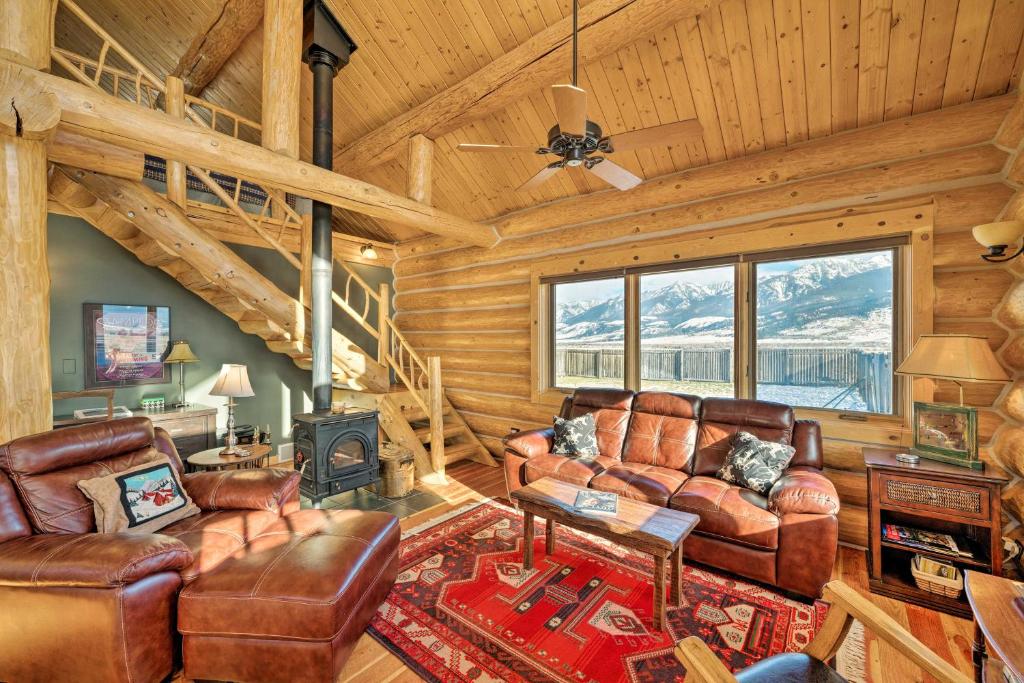 10-Acre Yellowstone Cabin with Stunning Mtn View - image 5
