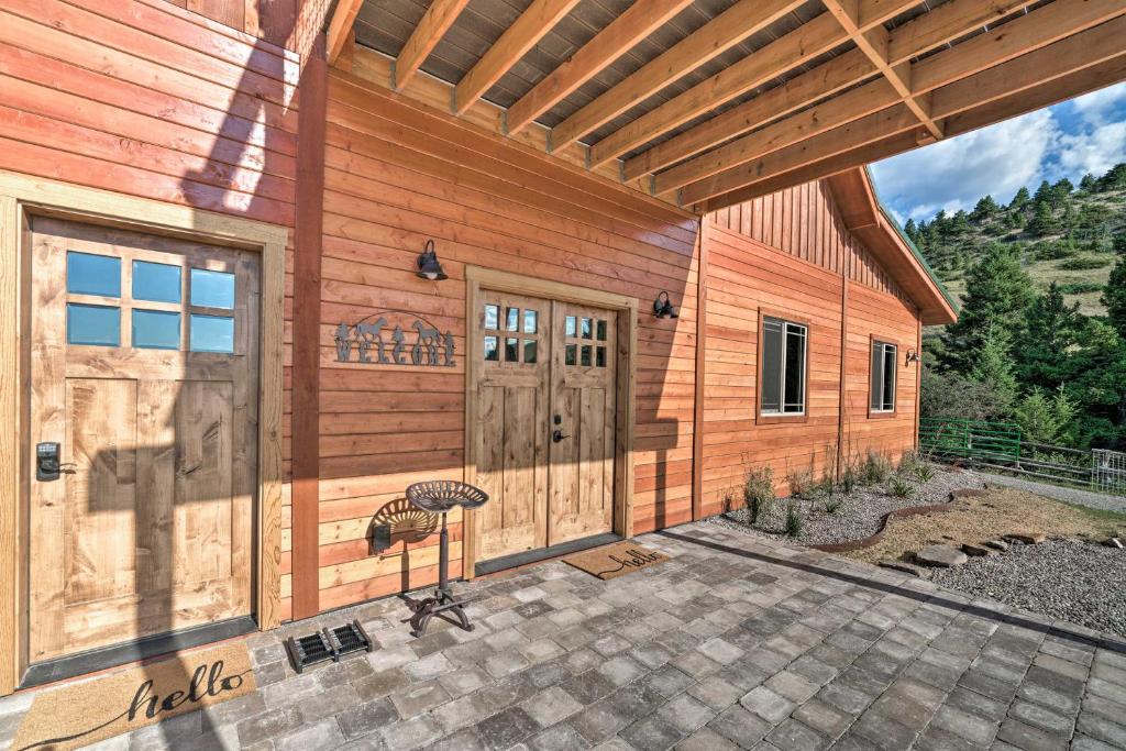 Custom Livingston Apt with Balcony and Mtn Views - image 4