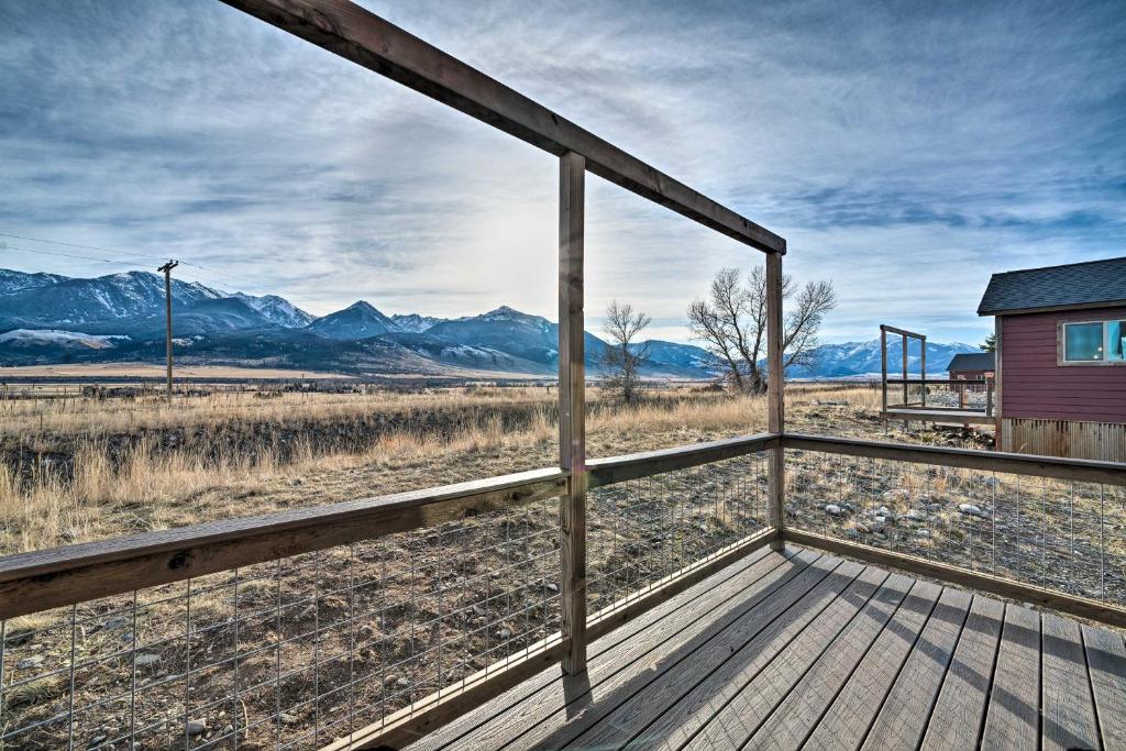 Romantic Mountain Getaway - 1 Hour to Yellowstone! - main image