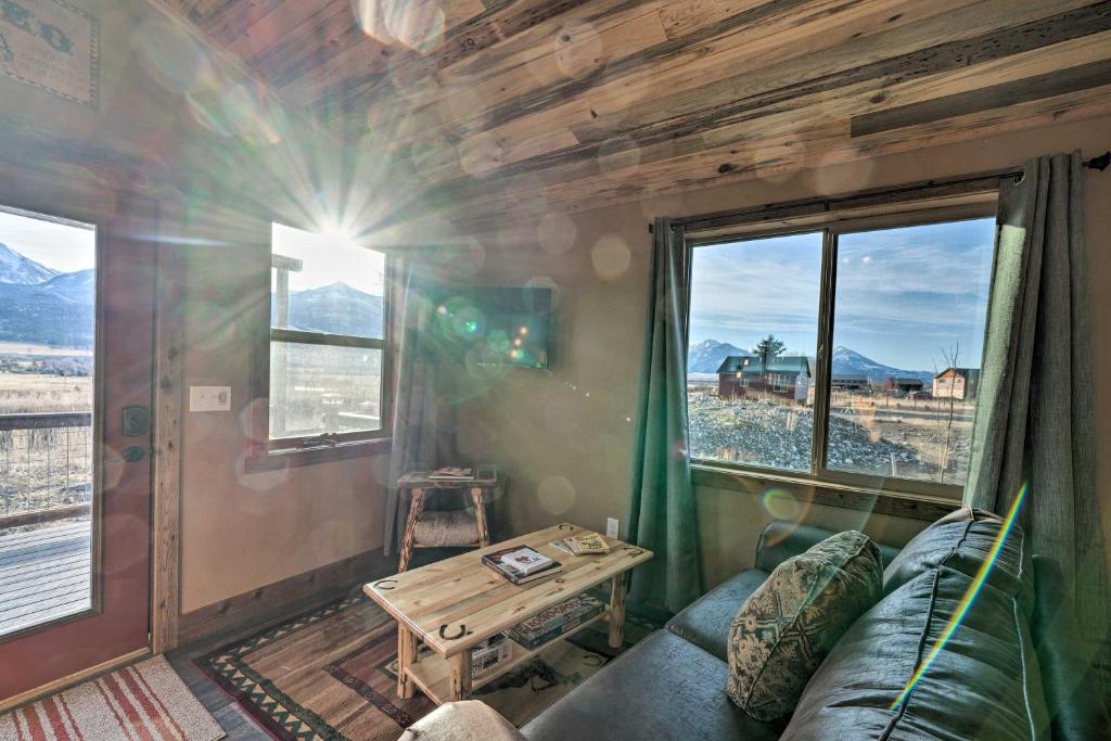 Couples Retreat 1-Hour Drive from Yellowstone NP! - main image