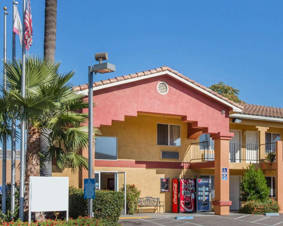 Econo Lodge Inn & Suites Lodi - Wine Country Area - main image