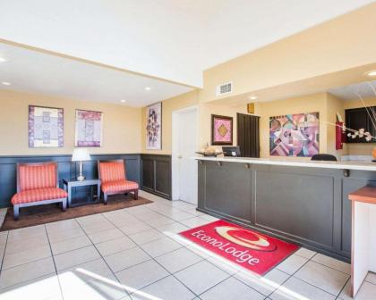 Econo Lodge Inn & Suites Lodi - Wine Country Area - image 7