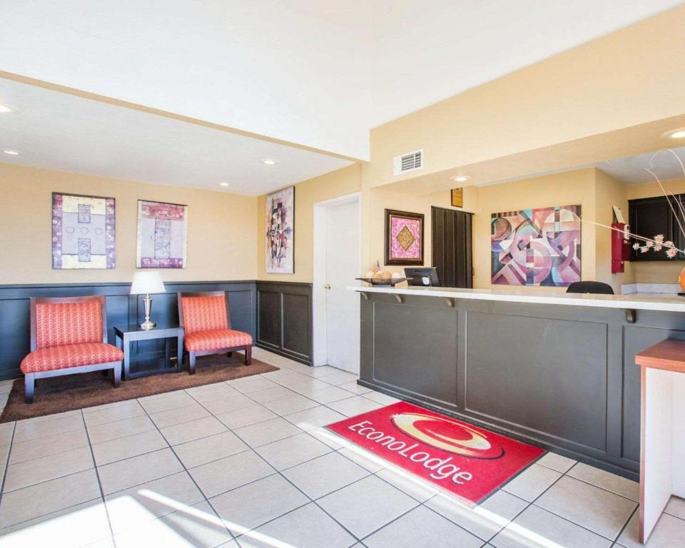 Econo Lodge Inn & Suites Lodi - Wine Country Area - image 7