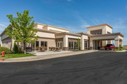 Comfort Inn & Suites Logan Near University - image 2