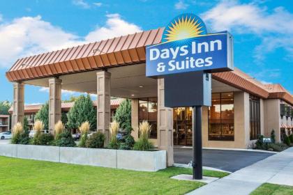 Days Inn  Suites by Wyndham Logan Logan Utah