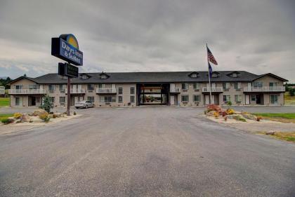 Days Inn & Suites by Wyndham Lolo - image 1