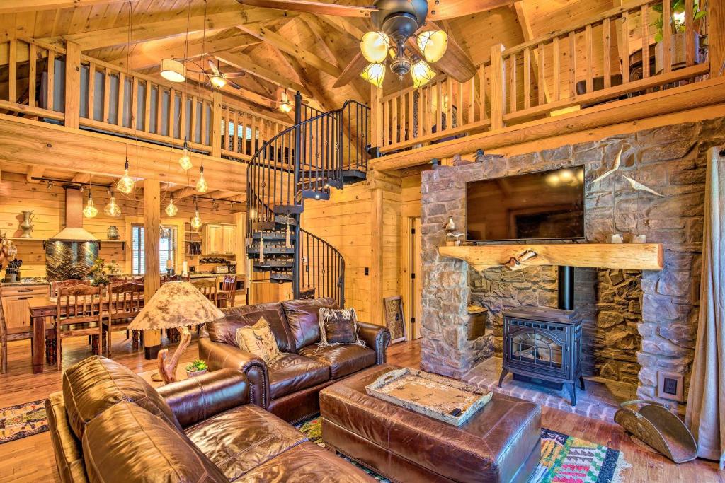 Luxury Mountain Cabin with Furnished Deck and Views! - main image
