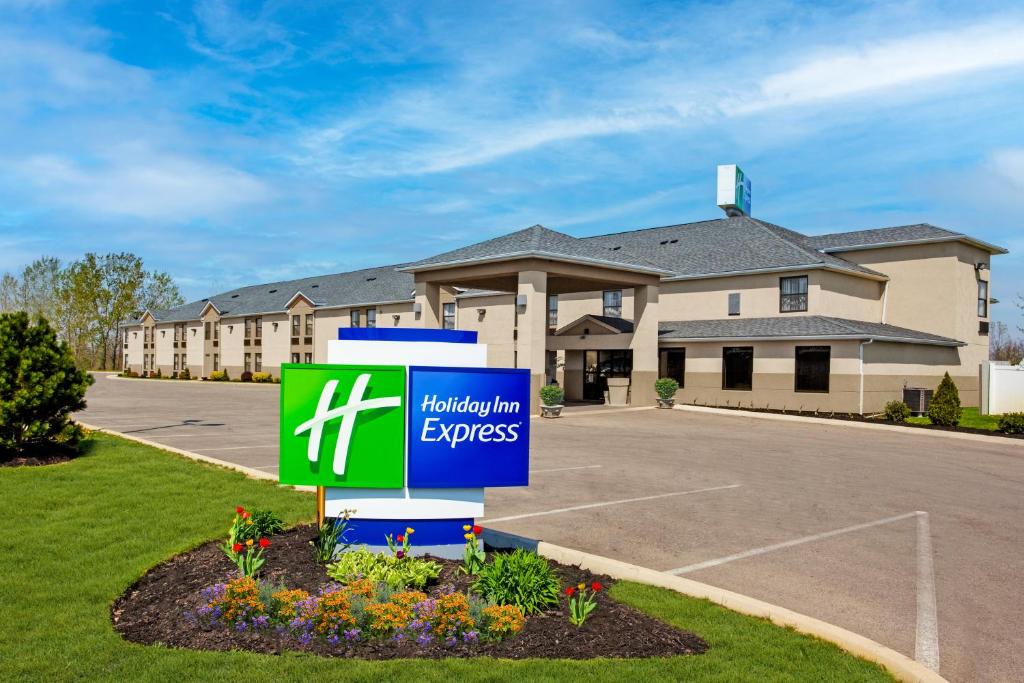 Holiday Inn Express London-I-70 an IHG Hotel - main image