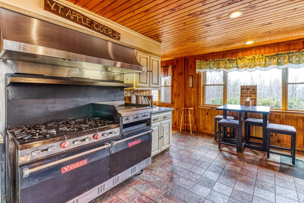 Justin Lake Lodge - image 3