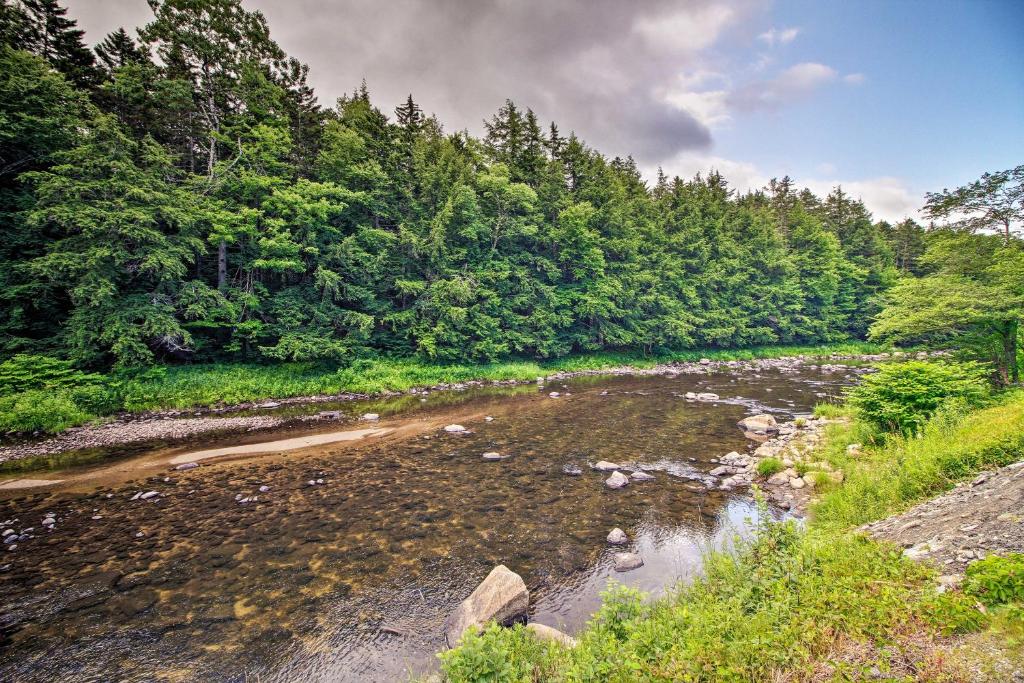 Award-Winning Log Cabin Top 5 in New England! - image 6