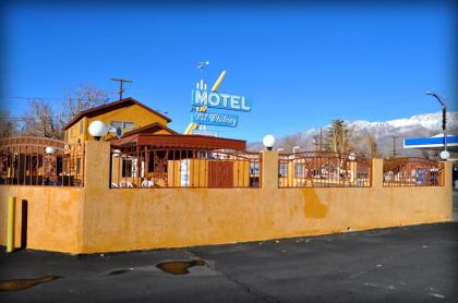 Motel in Lone Pine California