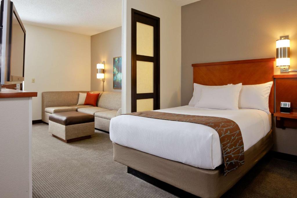 Hyatt Place Denver-South/Park Meadows - image 3