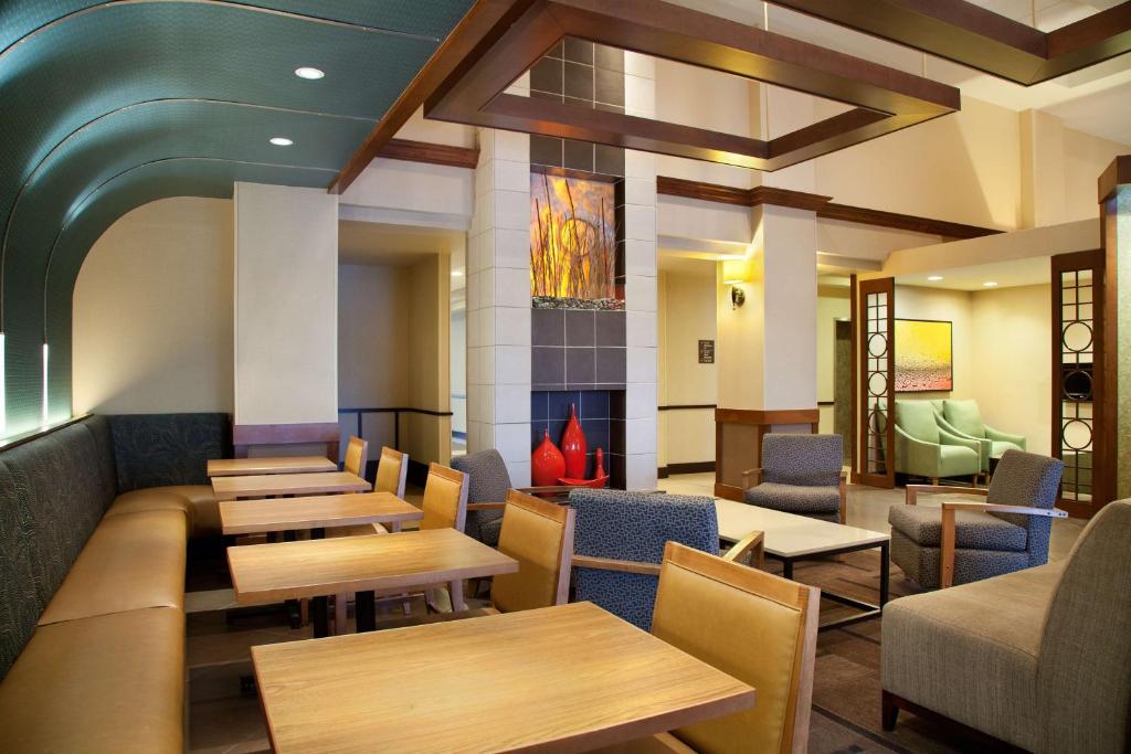 Hyatt Place Denver-South/Park Meadows - image 5