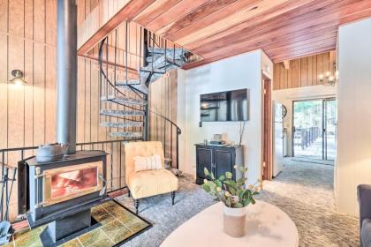 Pinecrest Retreat with Lake Access and Fireplace