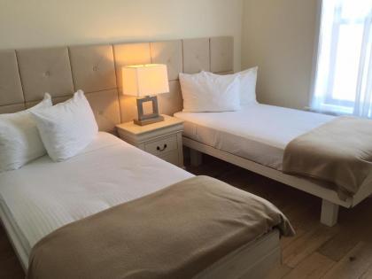 Long Beach Hotel - image 14