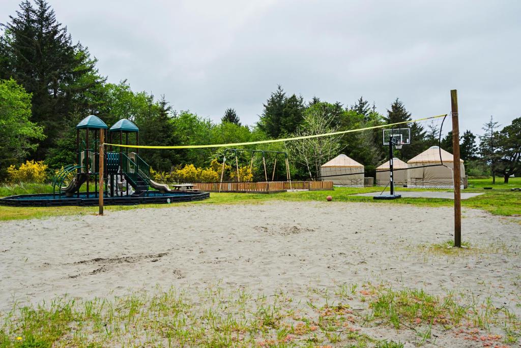 Long beach Camping Resort Yurt 8 - image 4