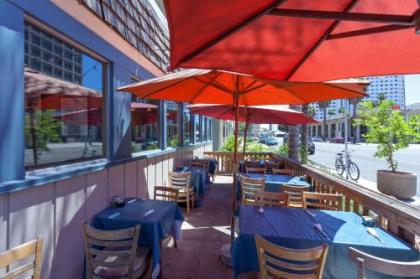 Travelodge by Wyndham Long Beach Convention Center - image 5