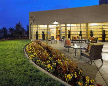 Courtyard Long Beach Airport - image 26