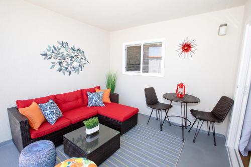 Big Balcony - Parking Spot - King Bed - Fast WiFi - main image