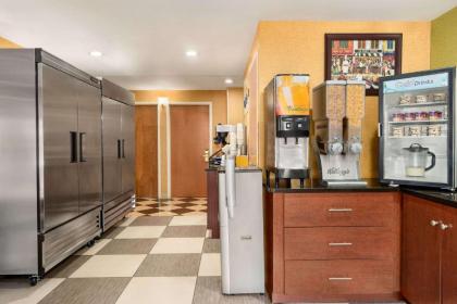 Days Inn by Wyndham Long Island City - image 21