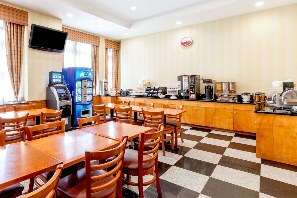 Royal Stay Hotel - image 5