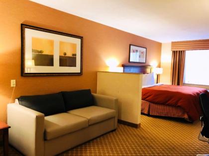 Queens County Inn and Suites - image 12