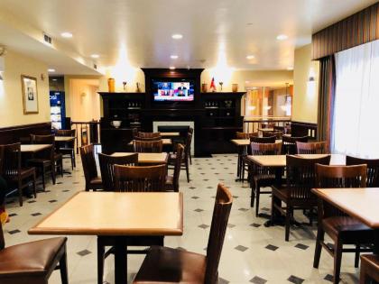 Queens County Inn and Suites - image 20