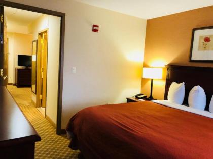 Queens County Inn and Suites - image 4
